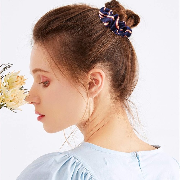 NWT Mystery Dozen Scrunchie Bundle - Picture 7 of 10